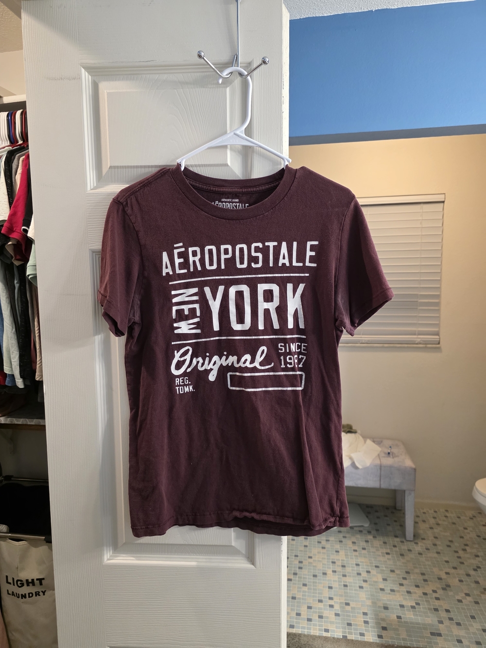 Aeropostale Men’s Maroon New York Graphic Short Sleeve Tee